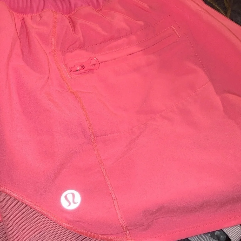 Lululemon Hotty Hot Short 2”  Flash Light Size 6 - Picture 8 of 15